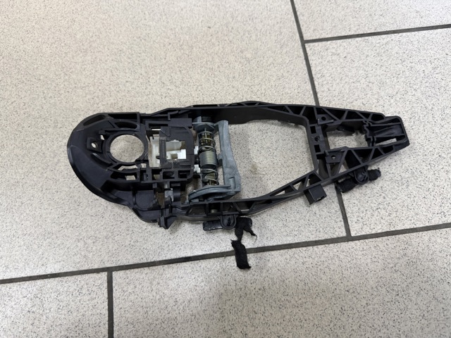 Держатель наружной ручки двери, передней правой 51219881774 BMW