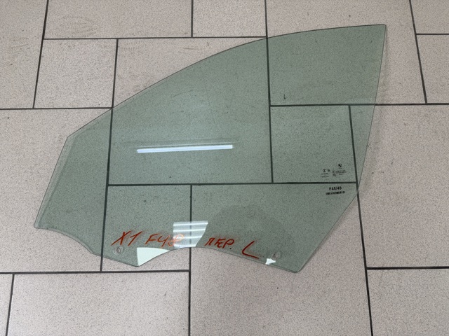 Стекло передней двери, левой 51337349495 BMW