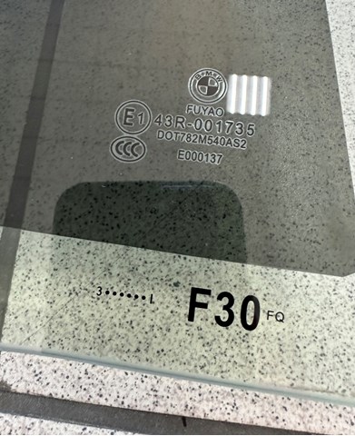 BMW 51357259820 Стекло двери задней правой в наличии Чернигов