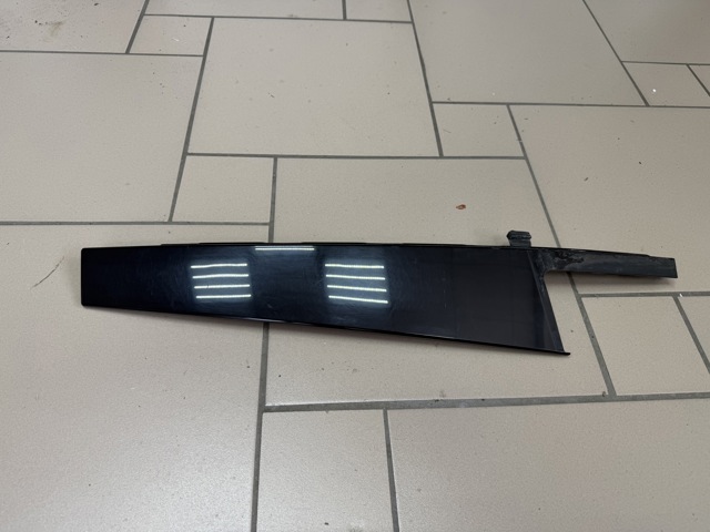 Накладка двери задней левой вертикальная 51357349675 BMW