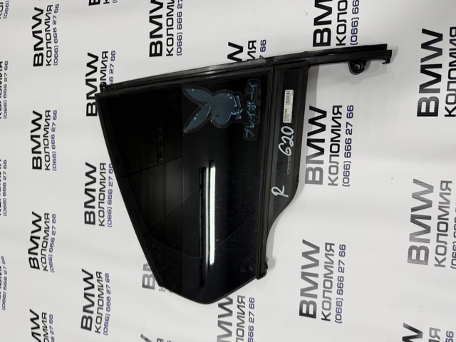 Стекло багажного отсека, правое 51357425084 BMW