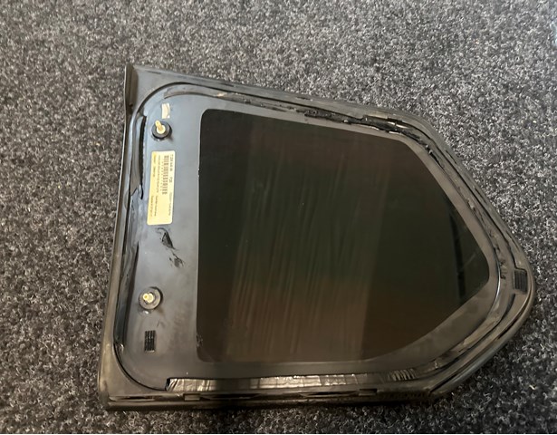 51377205664 BMW Стекло кузова (багажного отсека) правое купить в Запорожье