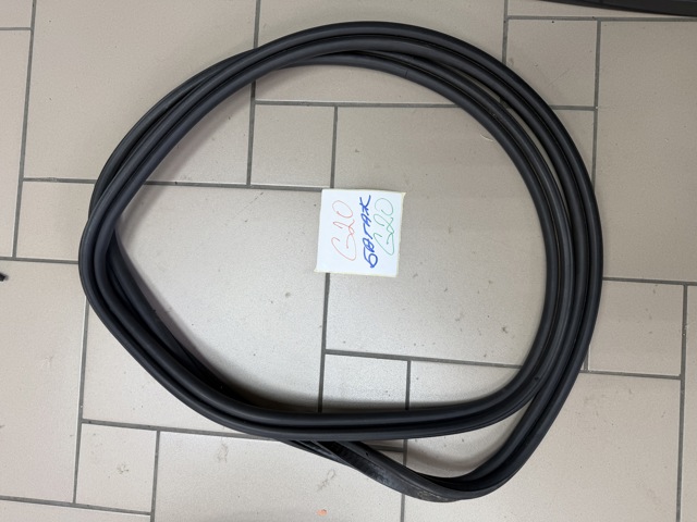 Прокладка двери багажника 51769465400 BMW