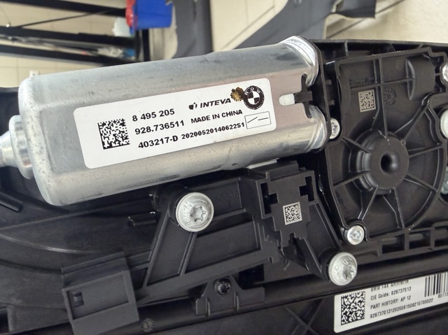 54109466553 BMW Направляющая люка купить в Кривой Рог