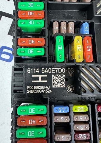 61145A0E7D0 BMW Блок предохранителей задний салонный купить в Полтава