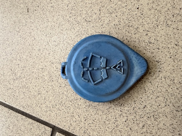 Крышка бачка стеклоомывателя BMW 5