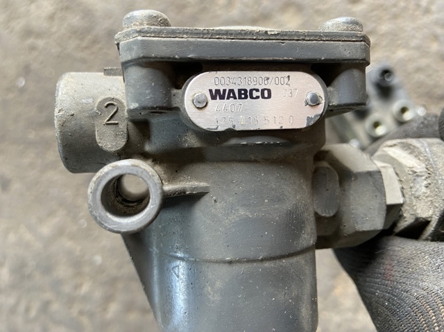 Клапан ограничения давления пневмо системы 4750155120 WABCO