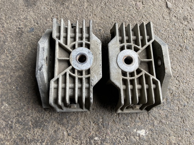 Правая опора ДВС 9732400318 MERCEDES