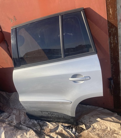 Дверь пассажирская задняя левая 5N0833055A VAG