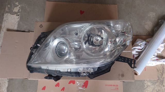 TOYOTA 8117060E00 Фара левая в наличии Днепр