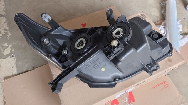 TOYOTA 8117060E00 Фара левая в наличии Киев