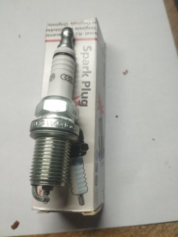 Свечи зажигания 101000045AA VAG