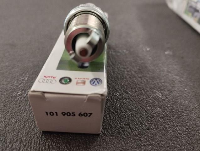 Свеча зажигания 101905607 VAG
