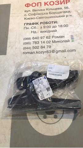 FORD 2003247 Петля капота правая в наличии Ужгород