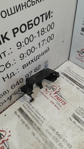Кронштейн компрессора кондиционера 32352687 VOLVO