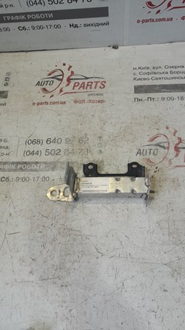 Кронштейн усилителя переднего бампера 5210242100 TOYOTA