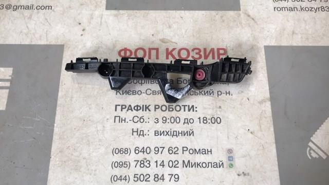 Кронштейн бампера заднего, внешний правый 5215542040 TOYOTA