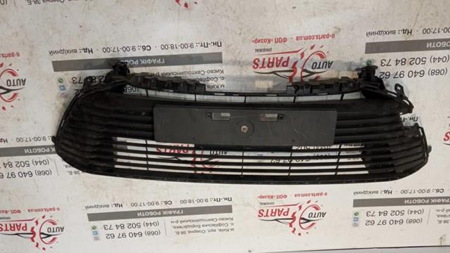 Решетка на бампер 5311202B50 TOYOTA