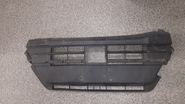 Решетка на бампер 7172186R005PK SUZUKI