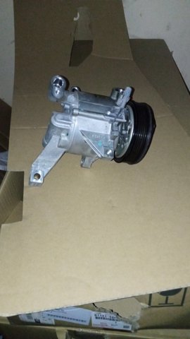 Компрессор кондиционера 73111FJ041 SUBARU