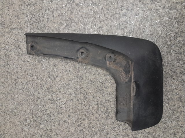 Брызговик передний, правый 766210E020 TOYOTA