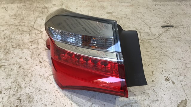 Фонарь задний левый, внешний 8156002A80 TOYOTA
