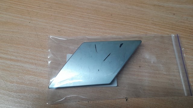 Заглушка бампера буксировочного крюка, задняя 850106RN0E NISSAN
