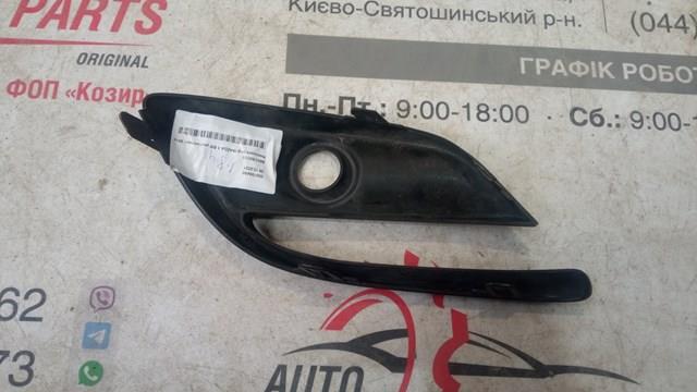 Заглушка ПТФ бампера переднего правая B63C50C11A MAZDA