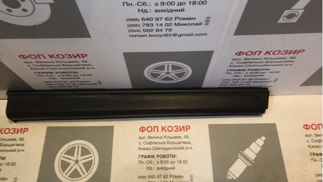 Молдинг передней правой двери KB7W51RA0E MAZDA