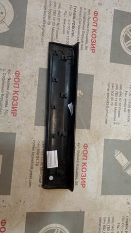 Молдинг двери задней правой KB7W51RC0D MAZDA