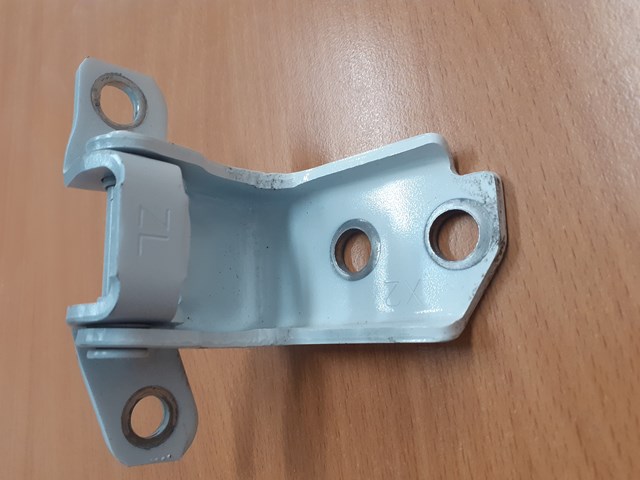 Петля задней двери, правой KB7W72240 MAZDA
