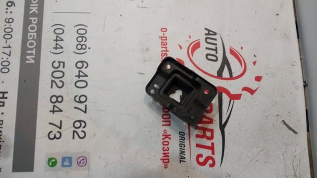 KB8A50161 MAZDA Кронштейн решетки радиатора купить в Украина