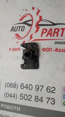 Кронштейн решетки радиатора KB8A50161 MAZDA