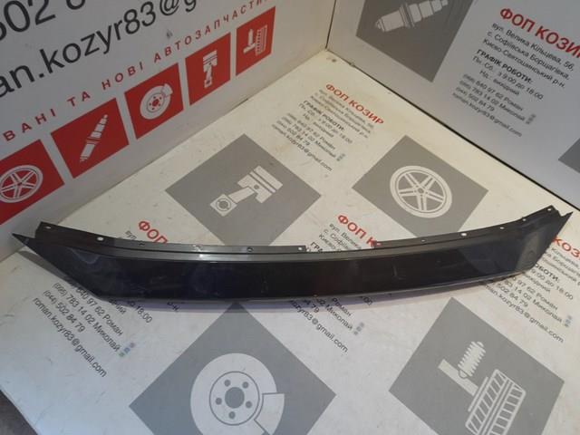 Накладка (рамка) решетки радиатора KB8A507E1BBB MAZDA