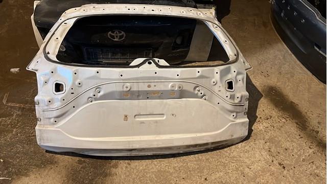 Дверь задняя багажная KBY56202XB MAZDA