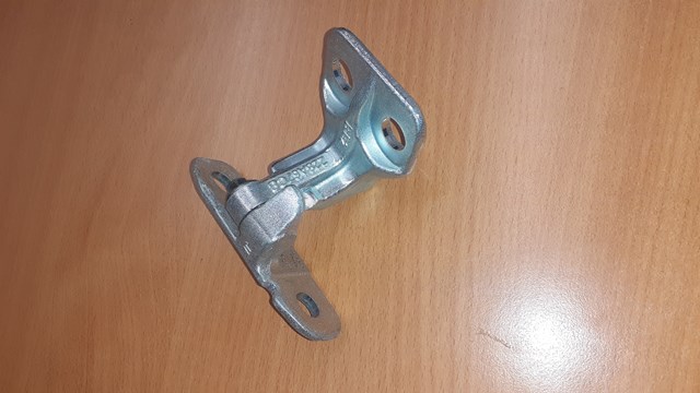 Петля передней двери левая LR056354 LAND ROVER