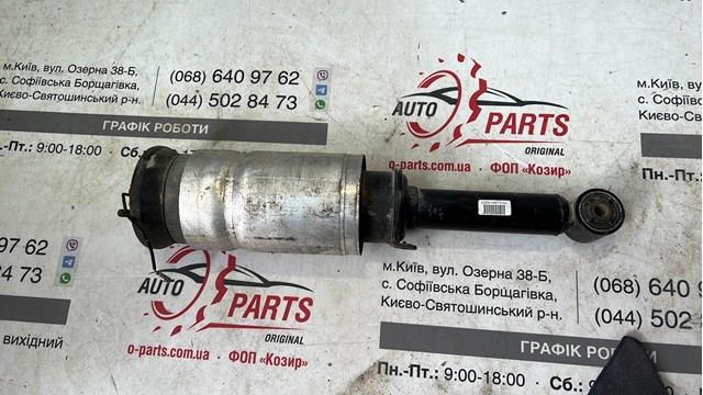 Амортизаторная стойка передняя правая LR087081 LAND ROVER