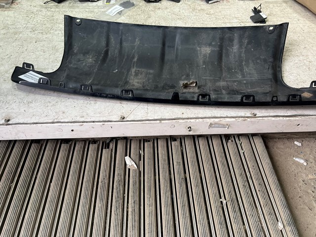 LR105079 LAND ROVER Накладка бампера заднего центральная купить в Тернополь