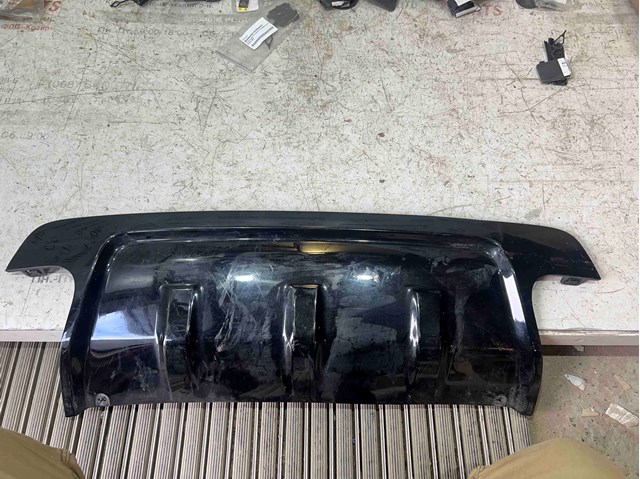 Накладка бампера заднего, центральная LR105079 LAND ROVER