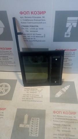 Стекло-форточка двери, задней, правой LR146293 LAND ROVER