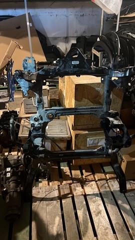 Подрамник передней подвески LR166114 LAND ROVER