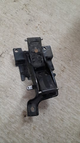 Кронштейн наружной накладки порога правой VPLGP0139 LAND ROVER