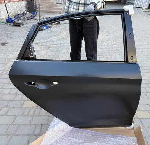 Дверь задняя, правая 77004C1000 MARKET (OEM)