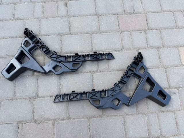 Правый кронштейн заднего бампера 86614C1700 MARKET (OEM)