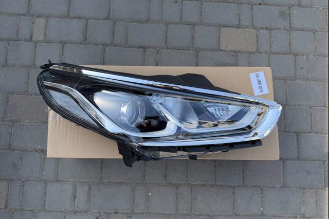 Фара левая передняя 92101C1500 MARKET (OEM)