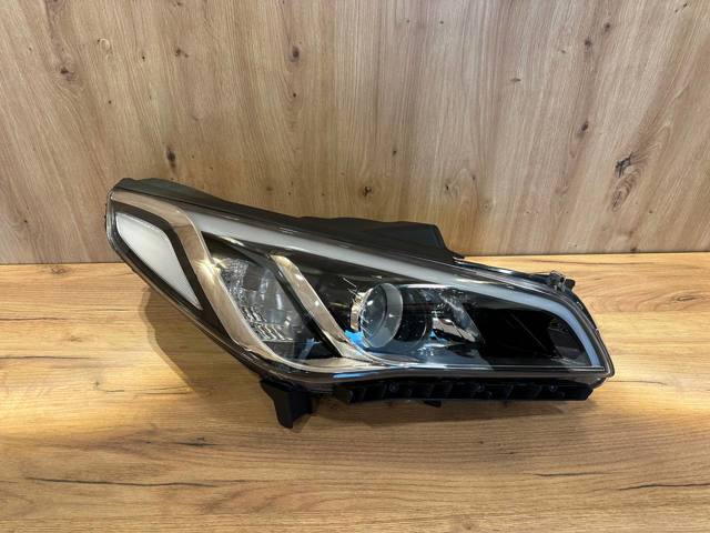 Правая блок фара 92102C1000 HYUNDAI