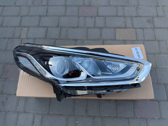 Основная фара - вставка 92102C1500 MARKET (OEM)