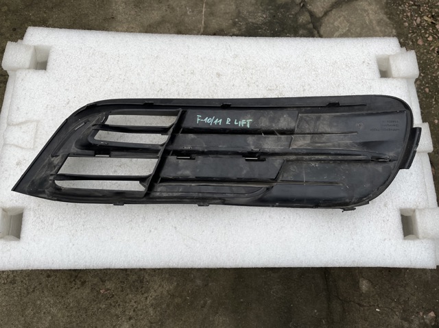BMW 51117331734 Решетка бампера переднего правая в наличии Львов