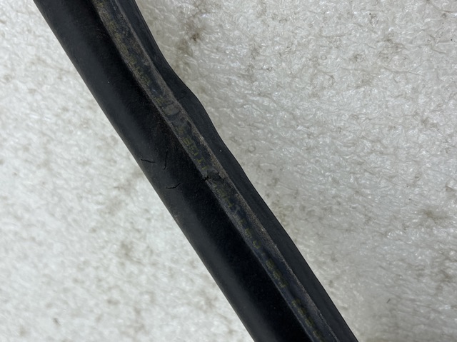 51767419379 BMW Уплотнитель капота купить в Украина