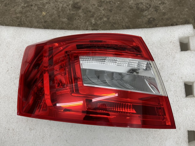 VAG 5E5945111A Фонарь задний левый в наличии Тернополь